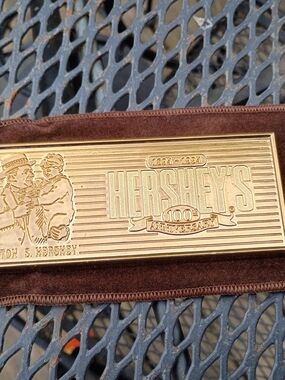 Vtg HERSHEY'S 100th Anniversary Gold Toned Chocolate Bar Paperweight 1894-1994